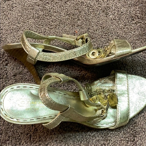 Shoes - Picture 3 of 4